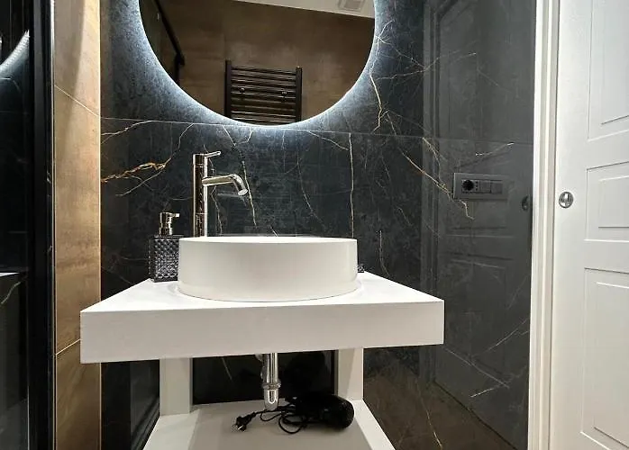 לינה וארוחת בוקר Nostra Luxury 4*