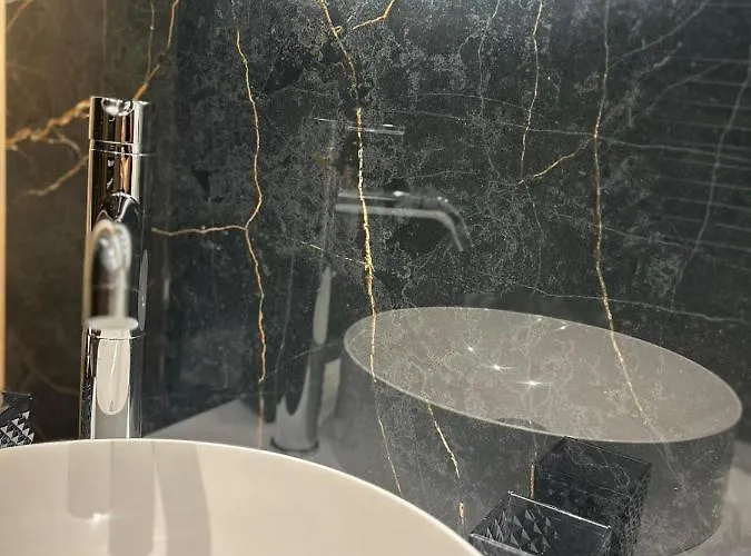 לינה וארוחת בוקר Nostra Luxury 4*