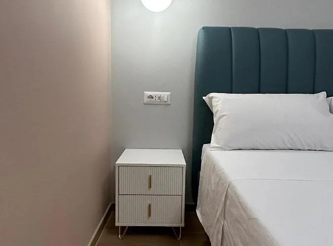 לינה וארוחת בוקר Nostra Luxury 4*