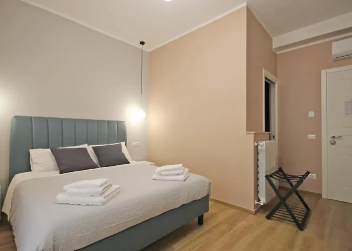 לינה וארוחת בוקר Nostra Luxury 4*